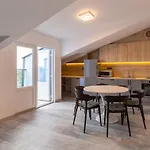 Seaman's House Apartment *