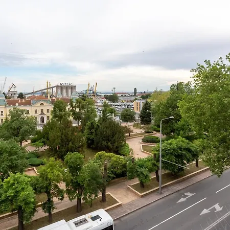 Apartment Seaman's House Burgas City